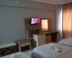 yaseminotel.jpg